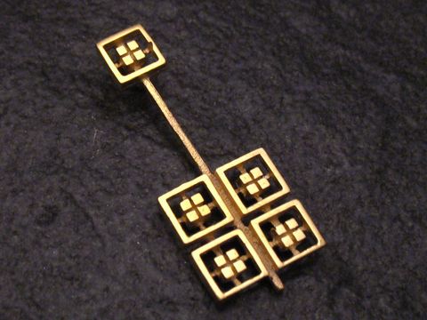 Gold Anhänger im Design EINZELSTÜCK aus 333er Gold von Juwelier Harnisch, mit quadratischen Elementen, elegant und einzigartig gestaltet, ideal für besondere Anlässe.
