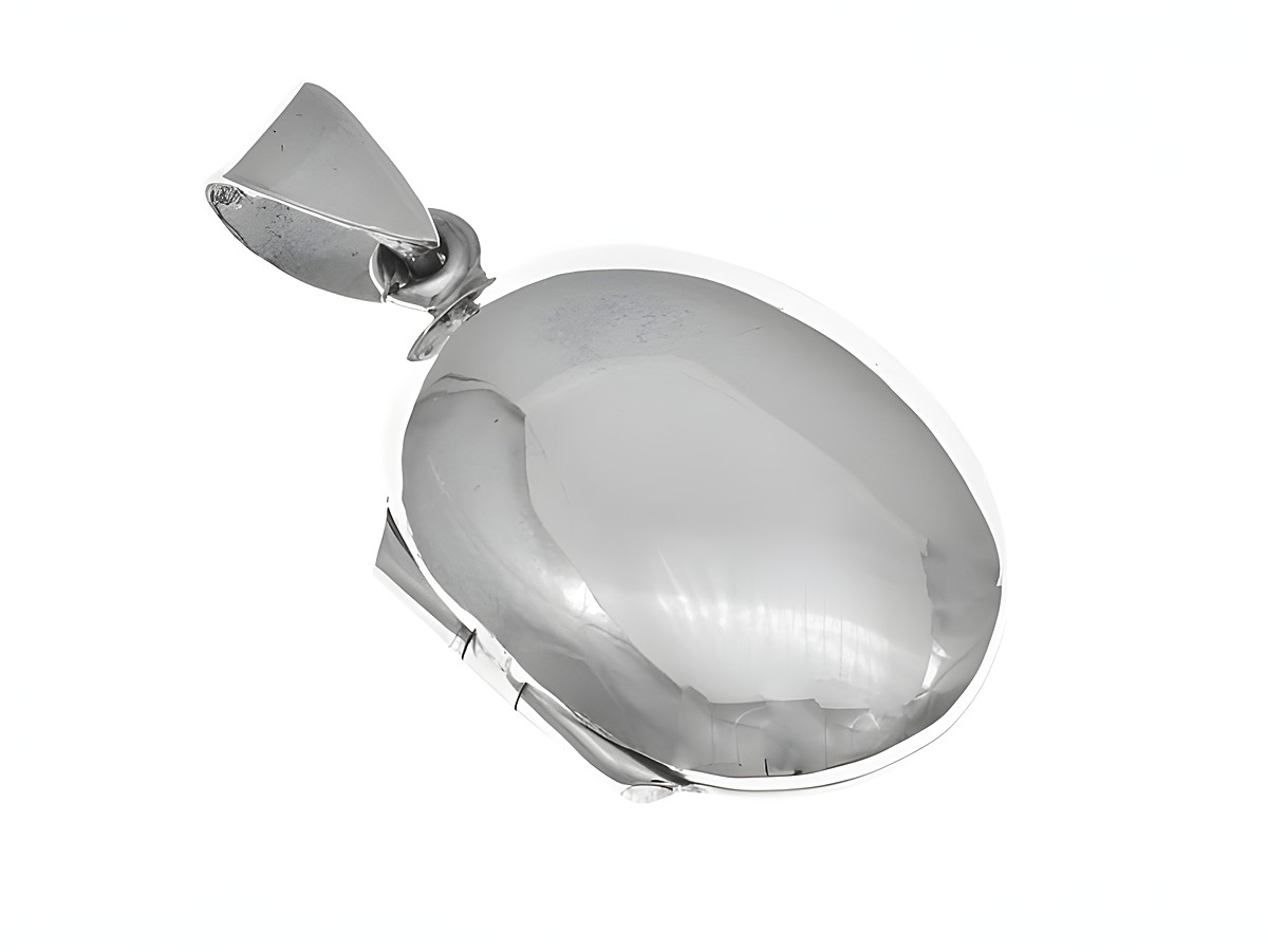Medaillon in ovaler Form aus poliertem Sterling Silber, hergestellt von Juwelier Harnisch, elegant und zeitlos, ideal als Schmuckstück für besondere Anlässe.