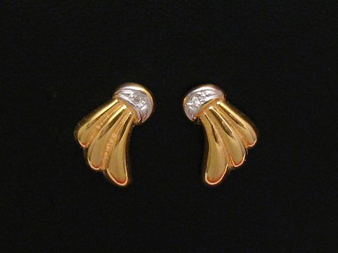 Ohrringe aus Gold 585 in bicolor mit einem Diamanten von 0,01 ct W/P, hergestellt von Juwelier Harnisch, Brillant und Diamant. Elegantes Design, ideal für besondere Anlässe.