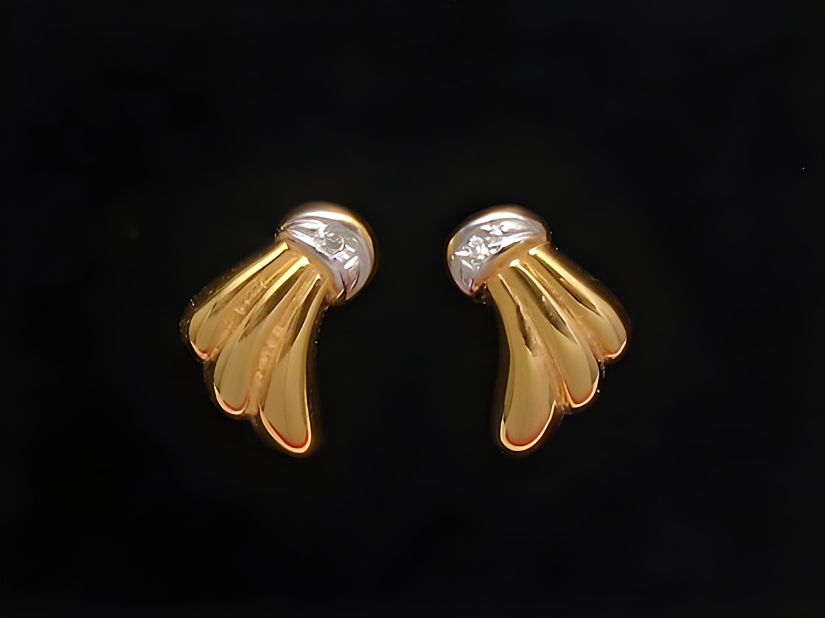 Ohrringe aus Gold 585 in bicolor mit einem Diamanten von 0,01 ct W/P, hergestellt von Juwelier Harnisch, Brillant und Diamant. Elegantes Design, ideal für besondere Anlässe.