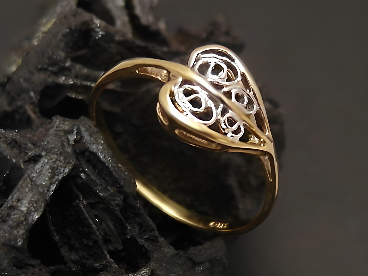 Goldring mit filigranem Blattdesign aus Gold 333 in Größe 56, Hersteller Juwelier Harnisch, elegant und leicht, ideal als Schmuckstück für besondere Anlässe.