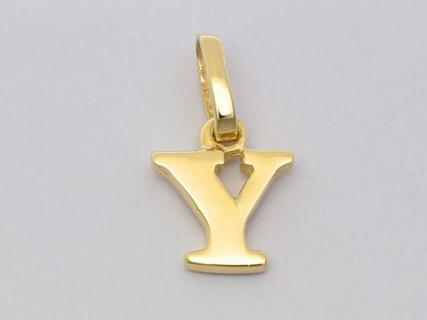 Gold Buchstaben Anhänger Buchstabe Y von Juwelier Harnisch, elegant und schlicht im Design, ideal als persönliches Geschenk oder für individuelle Schmuckstücke.