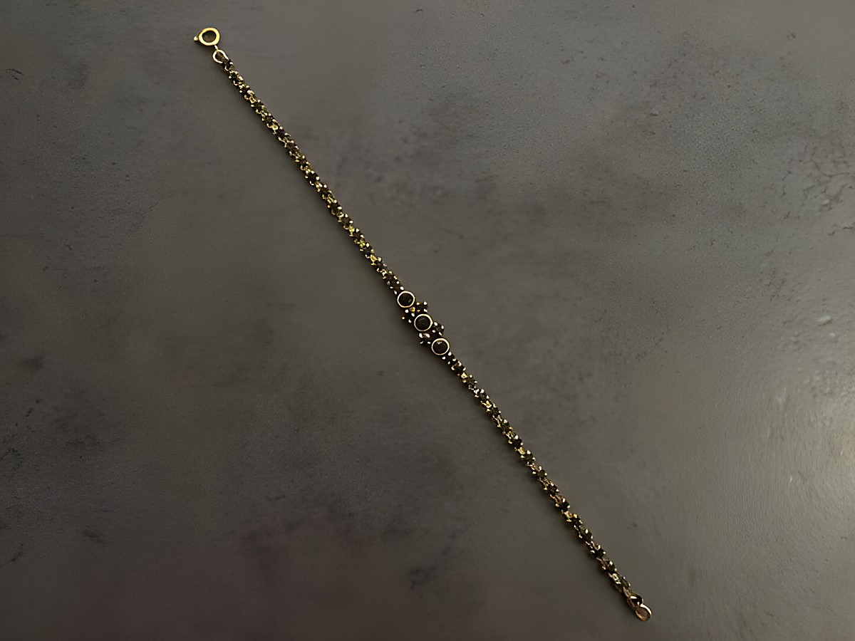 Strass Armband schick GRANATROT 19,5 cm goldfarben von Juwelier Harnisch, elegantes Design mit funkelnden Strasssteinen, ideal für besondere Anlässe oder täglichen Gebrauch. – Ansicht 2