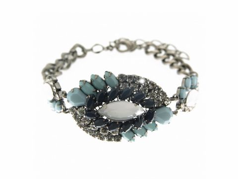 Armband von Sweet Deluxe in der Farbe anthrazit mit blauen und weißen Crystals, Länge 19-26 cm, elegantes Design mit funkelnden Elementen und modischem Metallverschluss.