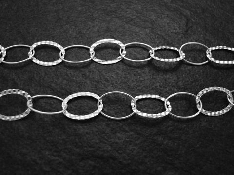 Designer Silberarmband 19 cm aus Sterling Silber, ohne Stein, von Hersteller Juwelier Harnisch. Das Armband zeigt eine filigrane Kettenstruktur mit unterschiedlichen ovalen Gliedern.