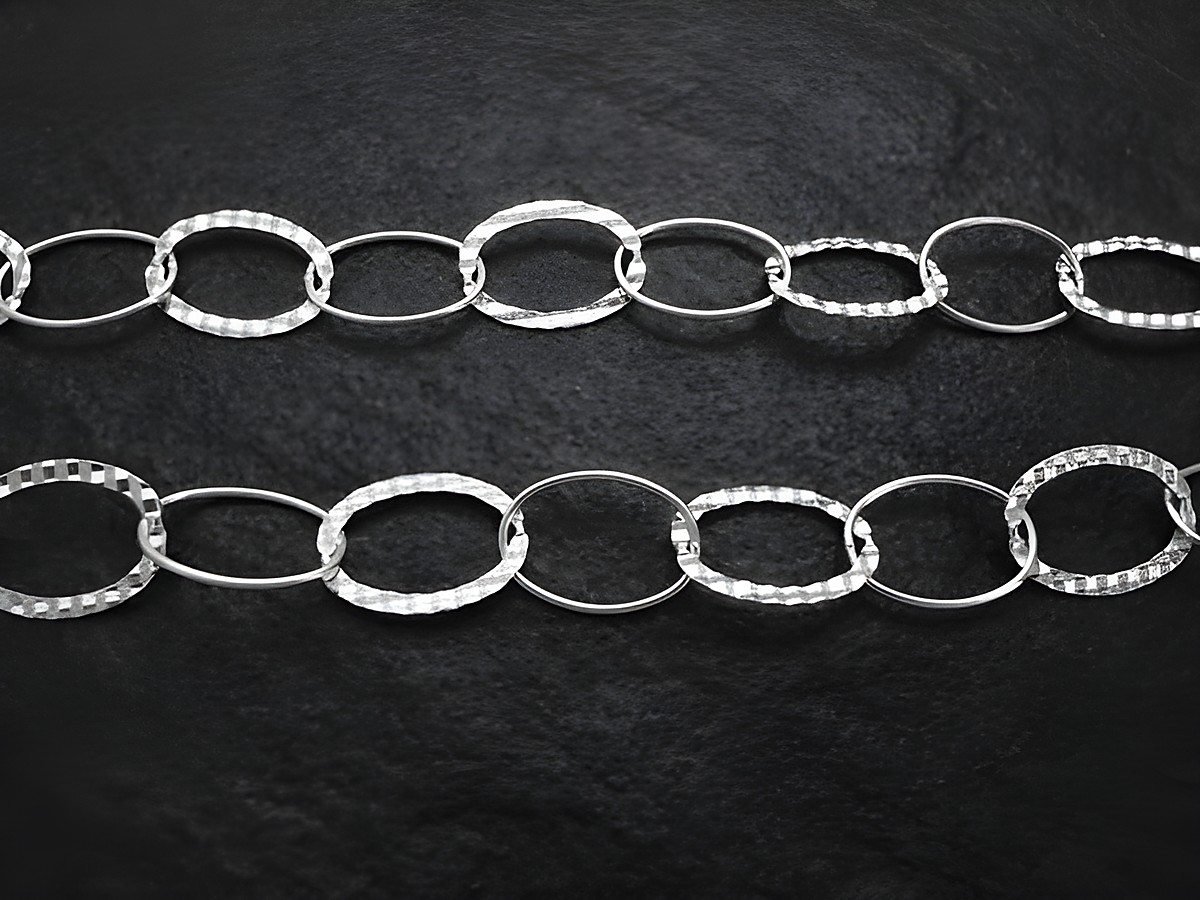 Designer Silberarmband 19 cm aus Sterling Silber, ohne Stein, von Hersteller Juwelier Harnisch. Das Armband zeigt eine filigrane Kettenstruktur mit unterschiedlichen ovalen Gliedern.