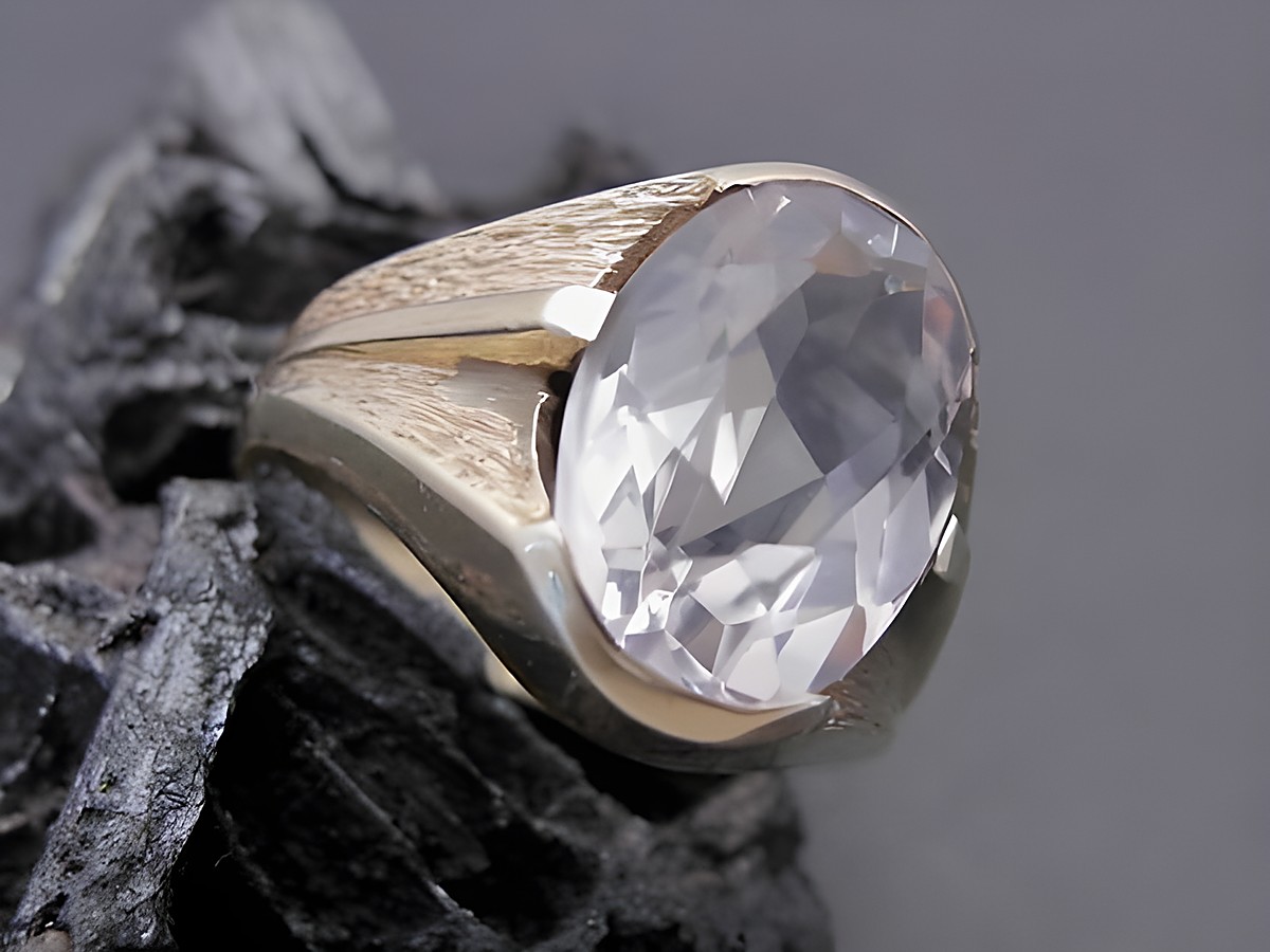Goldring pompös in Größe 56 mit großem Amethyst aus Gold 333, Hersteller Juwelier Harnisch, elegant und stilvoll bis Größe 56/18.