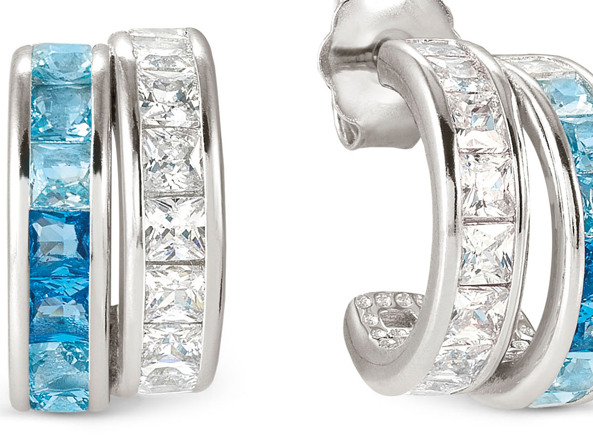 Doppelte Creolen aus Sterling Silber mit Zirkonia-Besatz in Weiß und Himmelblau, elegant und funkelnd, ideal für einen stilvollen Auftritt. Perfekt als modisches Accessoire.