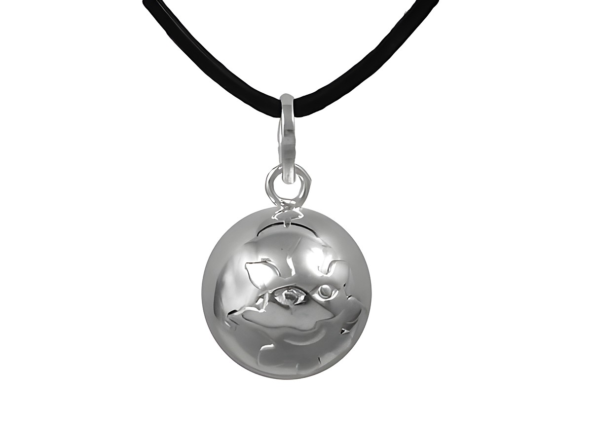 Klangkugel Elfen Klang poliert 2,5 cm mit Sonnensymbol, angebracht an einer schwarzen Schnur, hergestellt von Juwelier Harnisch, harmonische Kugel für Wohlbefinden und Selbstfindung.