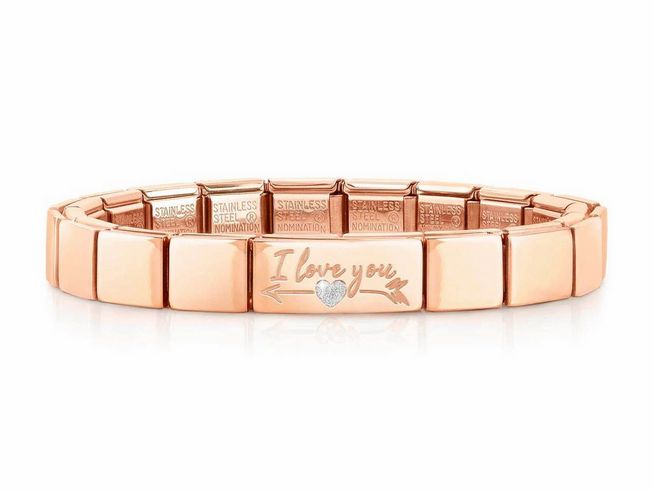 Ein elegantes Armband von Nomination aus Edelstahl mit roségoldener PVD-Beschichtung, das mit dem Schriftzug I love you verziert ist. Ideal für romantische Anlässe.