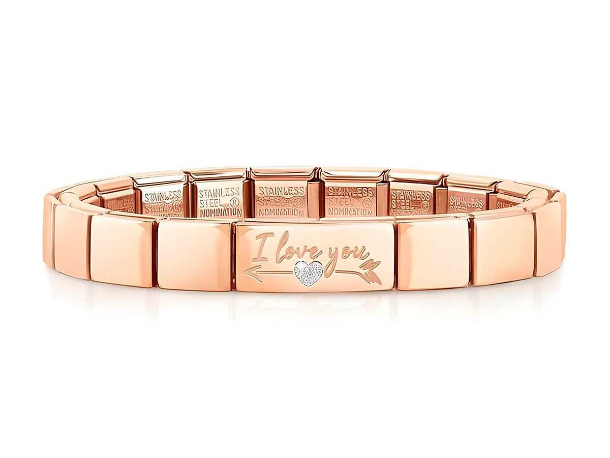 Ein elegantes Armband von Nomination aus Edelstahl mit roségoldener PVD-Beschichtung, das mit dem Schriftzug I love you verziert ist. Ideal für romantische Anlässe.