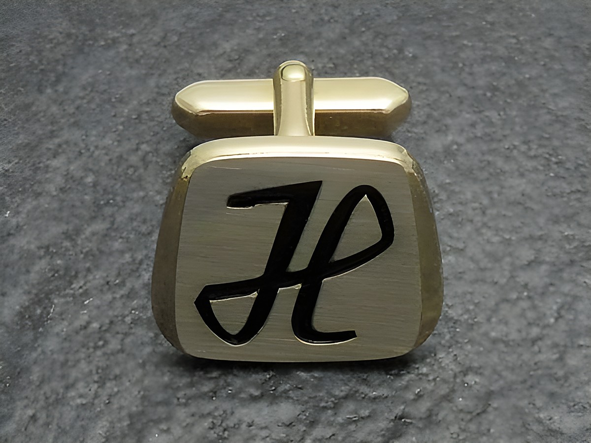 Vergoldete Manschettenknöpfe mit Initialen H, Hersteller Juwelier Harnisch, elegante und stilvolle Ergänzung für jedes Hemd. Ideal für besondere Anlässe oder als persönliches Geschenk.