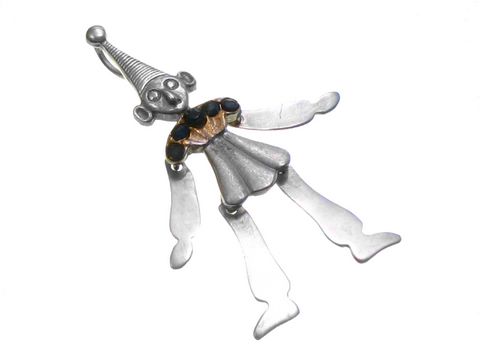 Beweglicher Clown aus Sterling Silber mit Saphiren, hergestellt von Juwelier Harnisch, präsentiert eine verspielte und elegante Figur, ideal für Schmuckliebhaber.