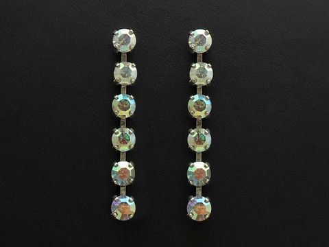 Strass Ohrstecker von Juwelier Harnisch, auffallend und bunt-schimmernd, gefertigt aus hochwertigem Strass Schmuck, ideal für festliche Anlässe und modische Akzente.