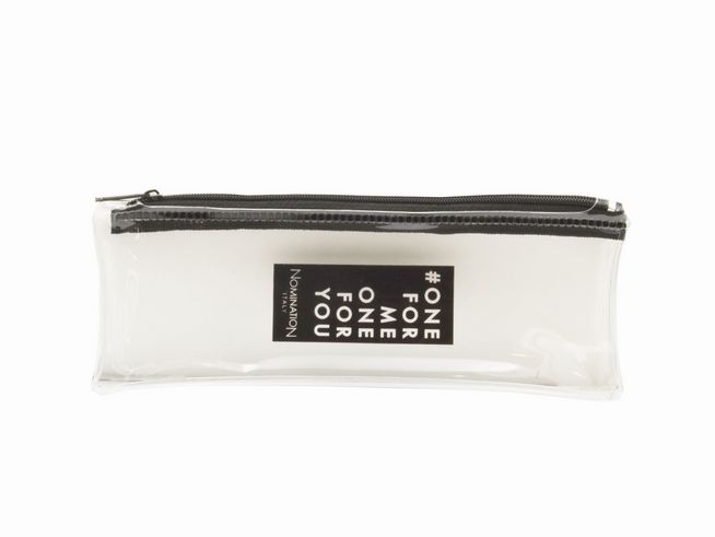 Durchsichtiges Pencil Case von Nomination mit schwarzem Reißverschluss und einem weißen Aufdruck, der die Texte "ONE FOR ME ONE FOR YOU" enthält. Ideal zur Aufbewahrung von Schreibutensilien.