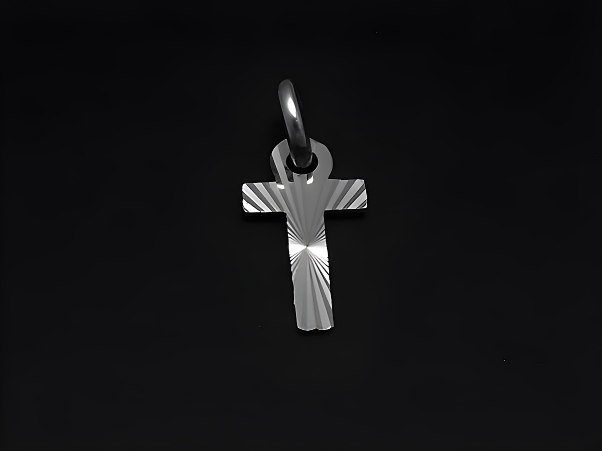 Silber Anhänger in Form des Buchstabens T mit Druck- und Diamantschliff, hergestellt von Juwelier Harnisch. Elegant und stilvoll, ideal als persönliches Schmuckstück.