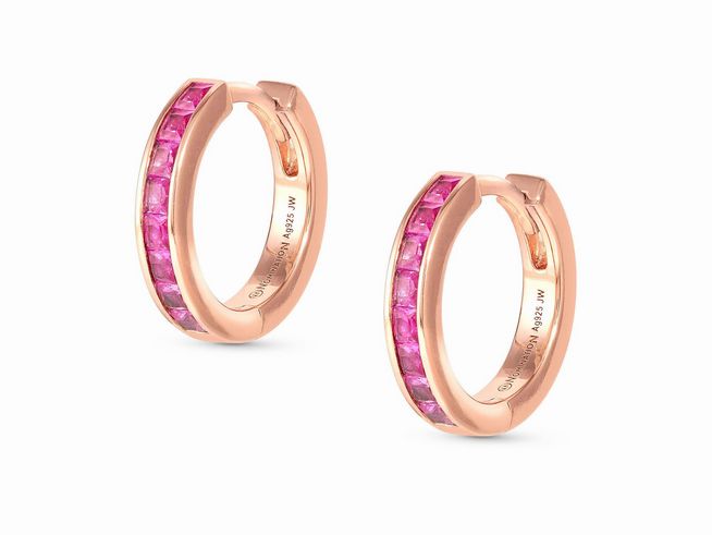 Roségoldene Creolen von Nomination Carismatica mit funkelnden Zirkonia in Fuchsia, Durchmesser 1,2 cm, elegantes Design ideal für jeden Anlass.