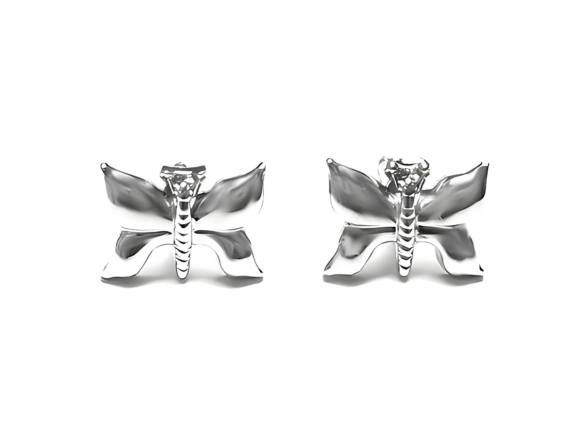 Silber Ohrringe in Schmetterlingsform für Kinder, Hersteller Juwelier Harnisch, ideal als kindgerechter Schmuck, funkelnd und ansprechend, passen perfekt zu verschiedenen Outfits.