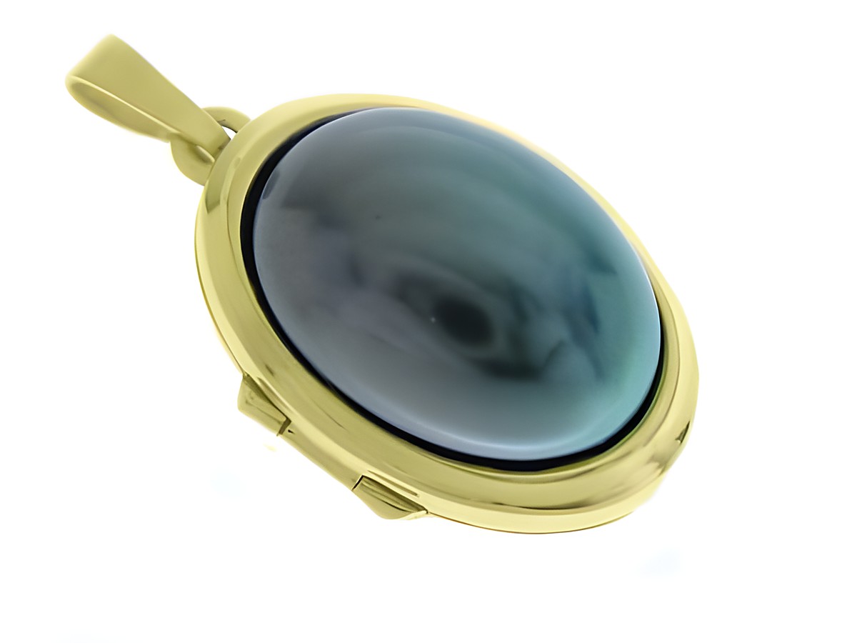 Perle graugrün Medaillon mit Cabochon aus Gold 585, Hersteller Juwelier Harnisch, elegantes Design mit ovaler Form und goldener Einfassung, ideal als Schmuckstück für besondere Anlässe.