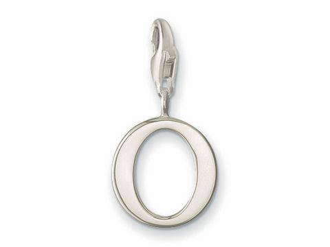 Thomas Sabo O Buchstaben Charms Anhänger 0189-001-12 in Silber, ansprechendes Design mit Karabinerhaken für individuelle Schmuckgestaltungen und persönliche Botschaften.