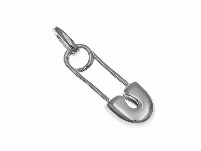 Ein Anhänger aus poliertem rhodiniertem Sterling Silber in Form einer Sicherheitsnadel, hergestellt von Juwelier Harnisch, ideal für diverse Motive.