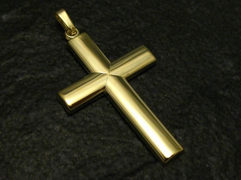 Großes schlichtes Goldkreuz aus Gold 333, Maße 36x22x2mm, Hersteller Juwelier Harnisch, klassisches Design auf schwarzem Hintergrund.
