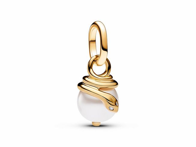 Eleganter Pandora ME Mini-Charm-Anhänger in Gelbgold vergoldet mit einem schlichten, runden Perlmutt Stein und einer filigranen Schlangenform, verziert mit einem weißen Stein.
