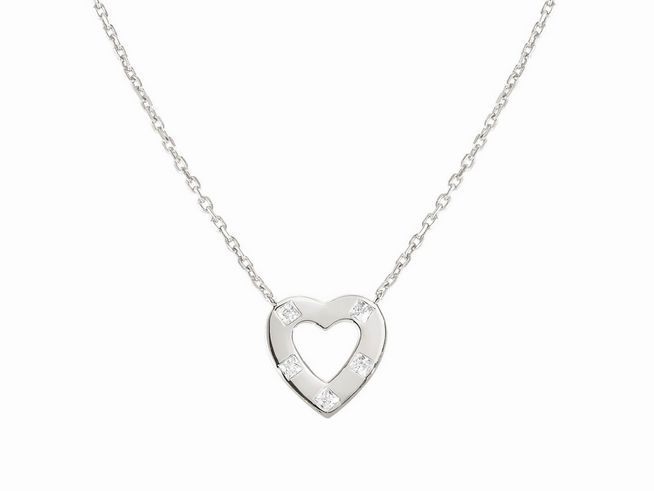 Silber rhodiniertes Collier von Nomination Carismatica mit einem Herzanhänger und weißem Zirkonia, verstellbar von 38 bis 44 cm. Ein elegantes Schmuckstück für besondere Anlässe.