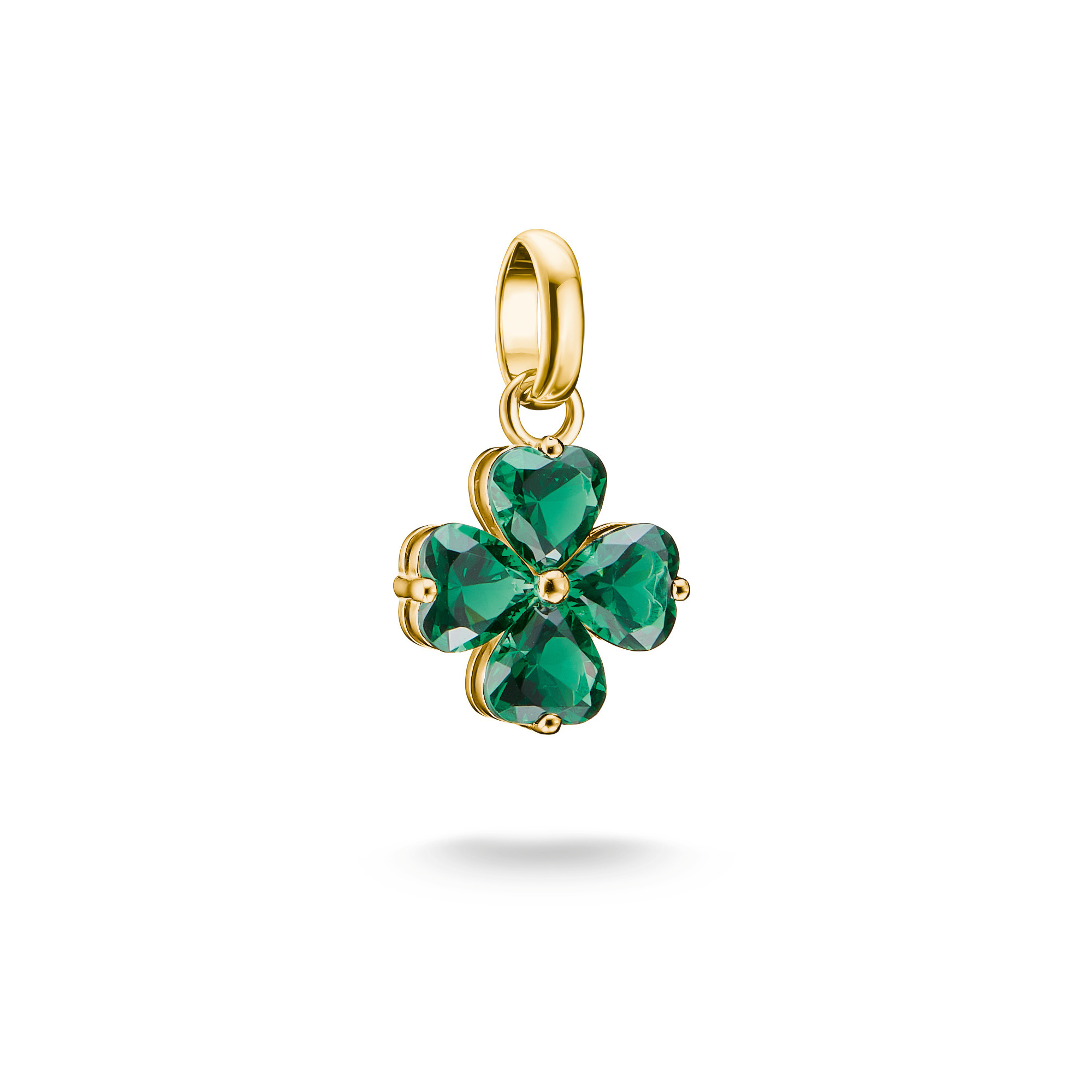 Charm in Form eines Kleeblatts mit vier grünen Nanokristallen, umrahmt von 18k Gelbgold Vergoldung, inkl. Öse zum Anhängen, von Thomas Sabo, Neuheit.