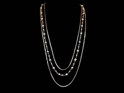 Dreireihige lange Kette in vergoldetem Design mit Knoten und unterschiedlichen Gliedertypen, 87 cm lang, Hersteller Juwelier Harnisch, ideal für eleganten Schmuckliebhaber.
