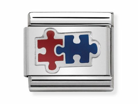 Puzzle Teile in blau und rot mit Symbolen auf einem silbernen Hintergrund von SilverShine Classic, Hersteller Nomination, Motive für kreative Gestaltung.