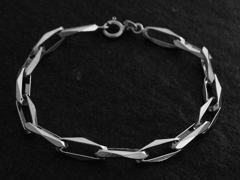 Silberarmband modern 20 cm Anker, Hersteller Juwelier Harnisch, ohne Stein, besteht aus flachen, verlinkten Elementen, in glänzender Oberfläche, ideal als modisches Accessoire.