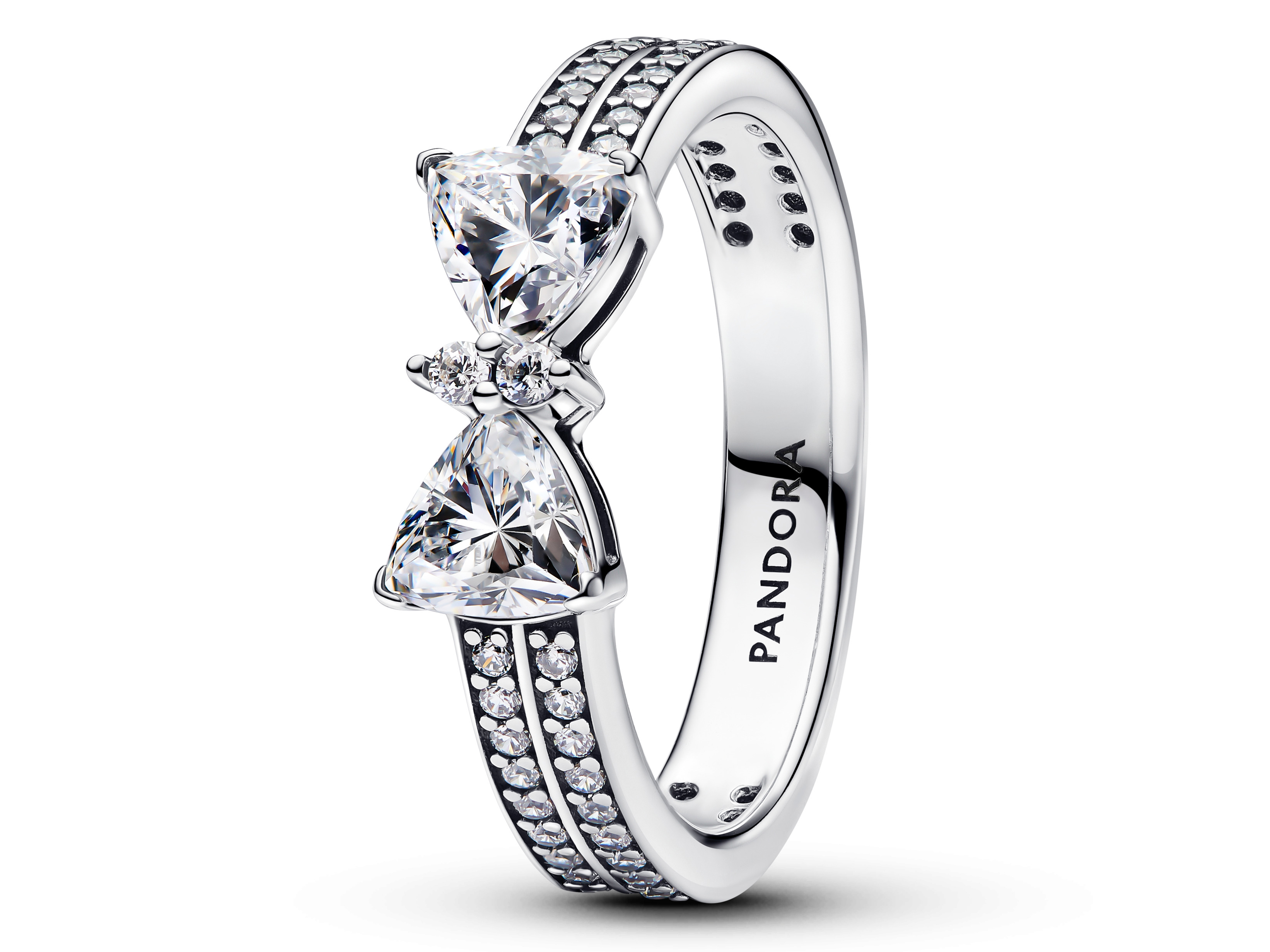 Silberner Ring von Pandora mit klaren Zirkoniasteinen in Form eines Schleifenmotivs, Größe 48, elegant und funkelnd, ideal für besondere Anlässe oder als Geschenk.