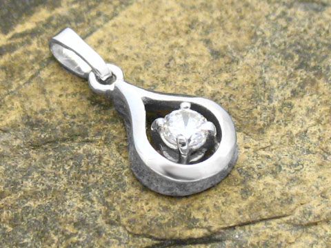 Gold Anhänger Tropfen Zirkonia Weißgold 333 mit Zirkonia von Juwelier Harnisch, elegantes Design, funkelnder Stein, idealer Schmuck für besondere Anlässe.