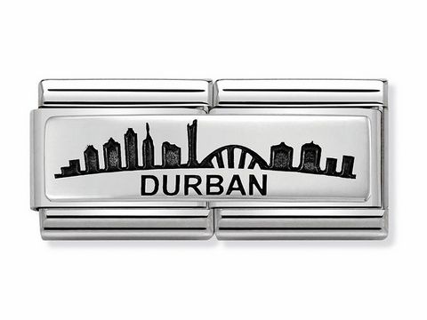 333079009-0 Composable DOUBLE Classic aus Edelstahl und Silber mit Skyline von Durban, zeigt die Silhouette der Stadt und den Schriftzug Durban auf einem eleganten Schmuckstück.