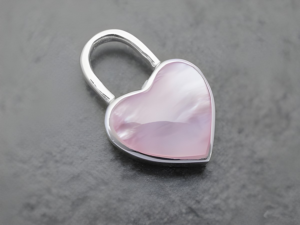 Herz Schloss Silber Anhänger romantisch aus Rosenquarz in rosa 18 mm von Juwelier Harnisch Perlen & Steine, ideal als liebevolles Geschenk oder Accessoire.