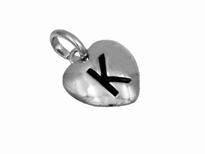 Anhänger Herz Buchstabe K aus 925 Sterling Silber, poliert und rhodiniert, von Juwelier Harnisch, ideal für Kinder. Schöner und stilvoller Schmuck für besondere Anlässe.