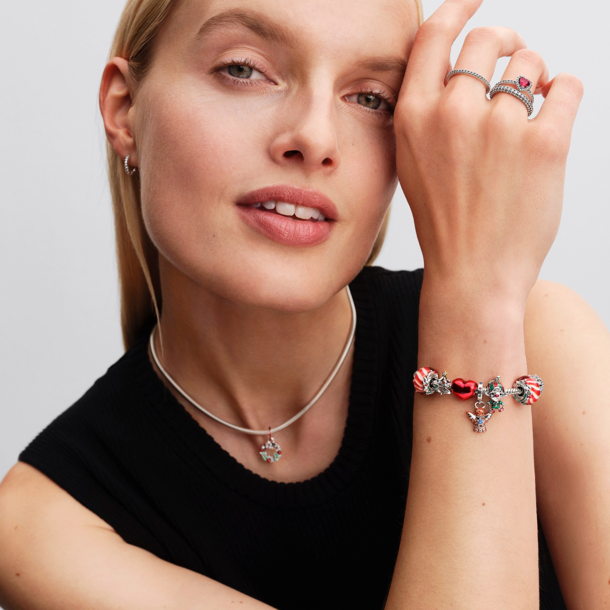 Pandora Weihnachtsbaum Charm - Sterling Silber & Gelbgold Vergoldung - Steinmix Rot – Ansicht 5