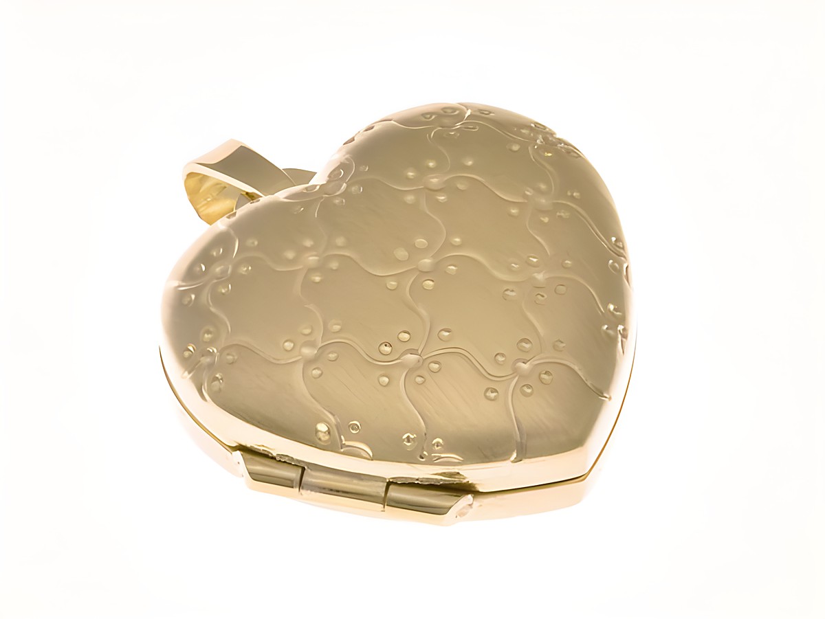 Medaillon in Herzform aus Sterling Silber, vergoldet mit Roségold, teilmattiert und elegant, Hersteller: Juwelier Harnisch. Ideal als persönliches Schmuckstück oder Geschenk.
