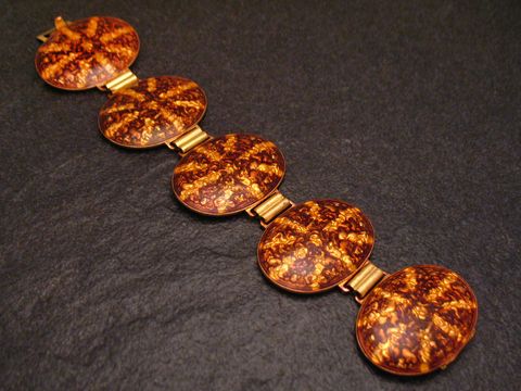 60965-0 Armband 19 cm SUN braun-gelb aus Emaille vergoldet, gefertigt von Juwelier Harnisch, mit mehreren ovalen, braun-gelben Elementen in ansprechendem Design.