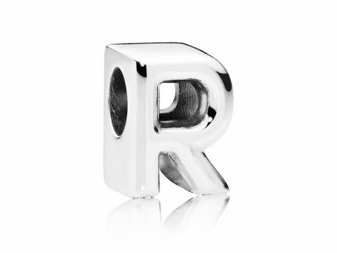 79217026-0 Der PANDORA Charm Buchstabe R aus 925 Sterling Silber zeigt einen klar geformten Buchstaben R in glänzender Optik, ideal zur individuellen Gestaltung von Schmuckstücken.
