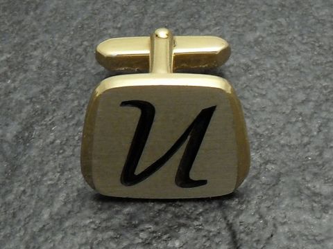 Vergoldete Manschettenknöpfe mit der Initiale U, Hersteller Juwelier Harnisch, hochwertige Verarbeitung, elegantes Design für stilbewusste Männer, ideal für formelle Anlässe.