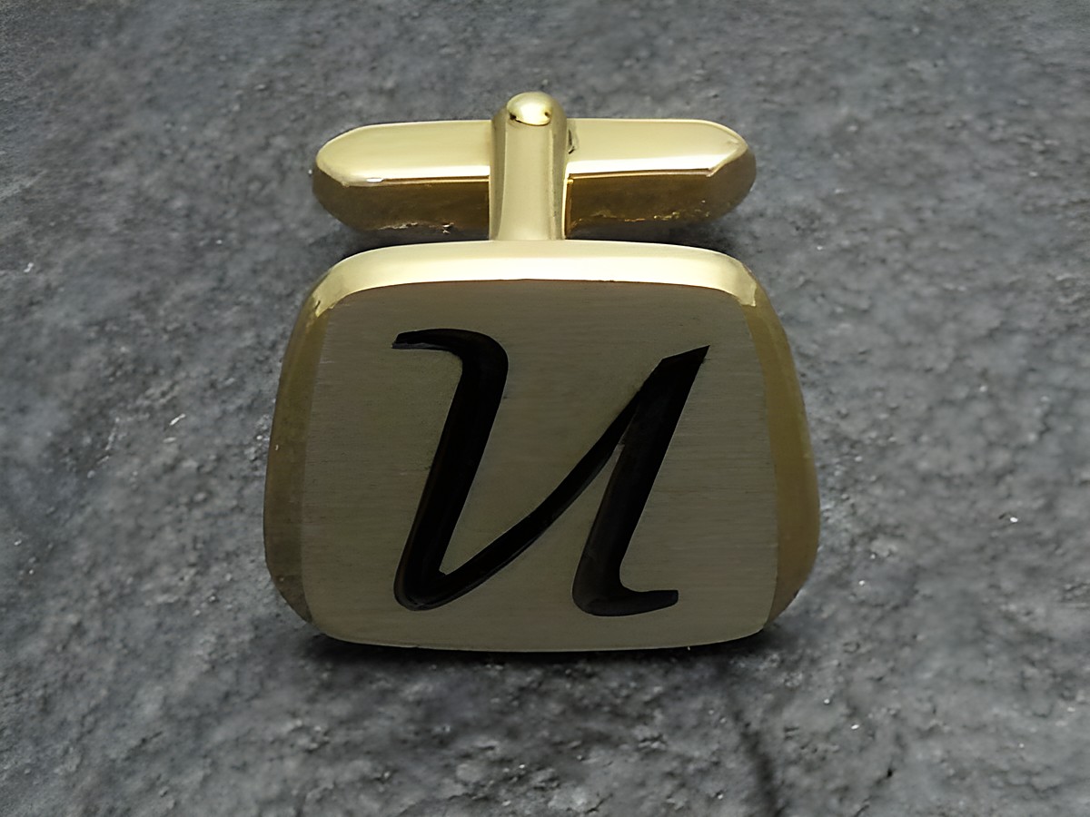 Vergoldete Manschettenknöpfe mit der Initiale U, Hersteller Juwelier Harnisch, hochwertige Verarbeitung, elegantes Design für stilbewusste Männer, ideal für formelle Anlässe.