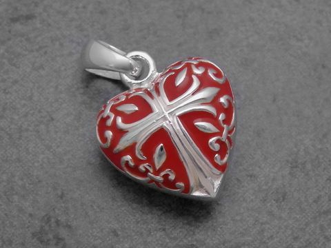 Herz Anhänger aus rhodiniertem Sterling Silber mit rotem Lack und religiösem Muster, Hersteller Juwelier Harnisch, dekorativ und symbolisch.