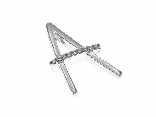 Anhänger aus poliertem Sterling Silber in Form des Buchstabens A, verziert mit Zirkonia, Hersteller Juwelier Harnisch. Ideal als persönliches Schmuckstück oder Geschenk.