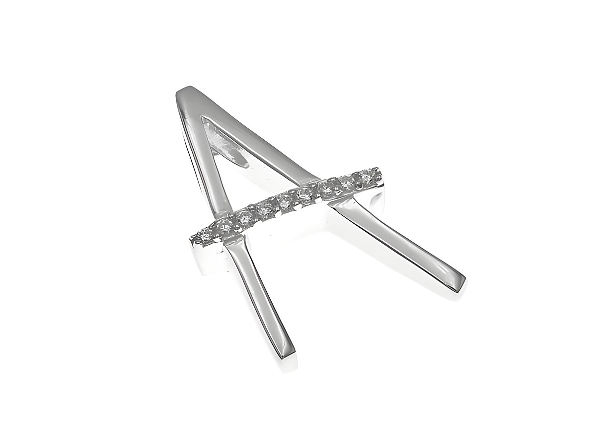 Anhänger aus poliertem Sterling Silber in Form des Buchstabens A, verziert mit Zirkonia, Hersteller Juwelier Harnisch. Ideal als persönliches Schmuckstück oder Geschenk.