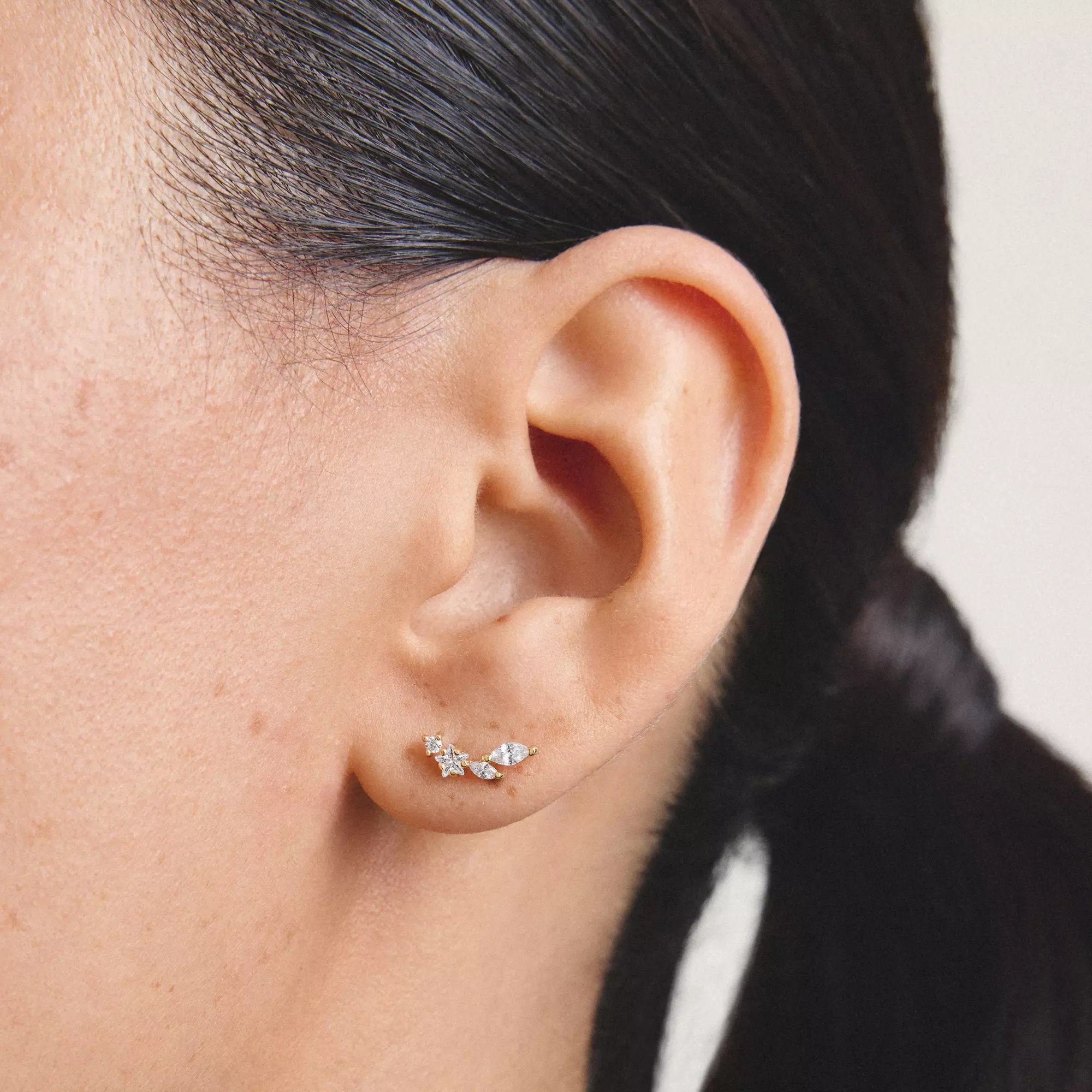 Thomas Sabo Ohrstecker mit weißem Zirkonia – vergoldet – 4 mm breit – Ansicht 4