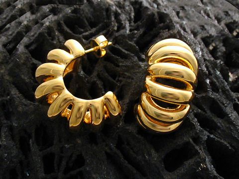 Halbcreole 2,5 cm - Gold 750 - ausdrucksstark - poliert, Hersteller Juwelier Harnisch, elegante Ohrringe mit modernem Design und geschwungenen Formen, bis 25 mm, ideal für besondere Anlässe.