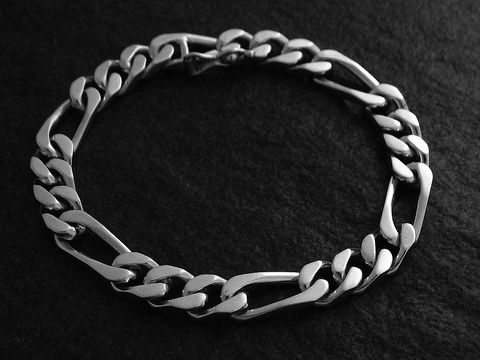 Silberarmband Klassiker 20 cm Panzer für Männer vom Hersteller Juwelier Harnisch, zeitloses Design, perfekt für jeden Anlass, glänzende Oberfläche und robuste Verarbeitung.