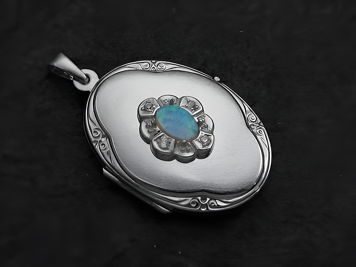 Medaillon aus rhodiniertem Sterling Silber mit einem ovalen Opal Cabochon, umgeben von einer blütenförmigen Ornamentik und feinen Details. Ideal für Anhänger oder Schmuckdesign.